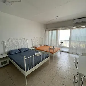 https://breeze-apartments.hotelschalkidiki.net